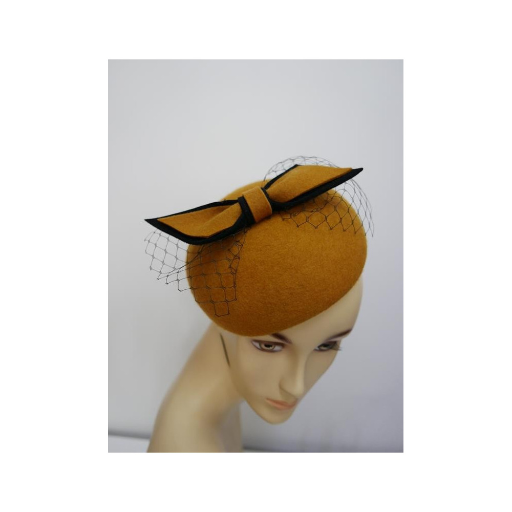 Walentyna miodowy mini beret,  toczek filcowy z waolką