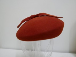 Saturnia rudy mini beret filcowy