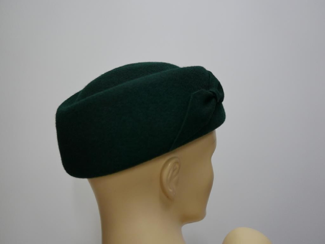 Tallina butelkowa zieleń toczek filcowy 54-57 cm