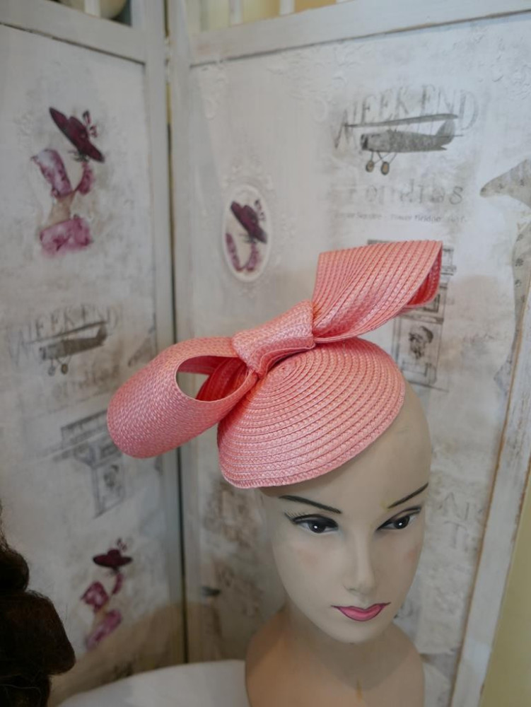 Morelowy róż, letni fascynator