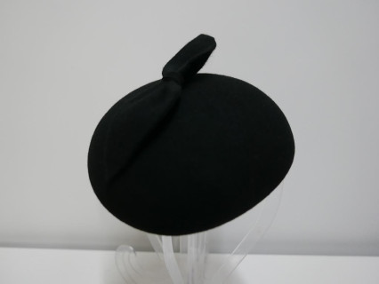 Walentyna  czarny mini beret,  toczek filcowy