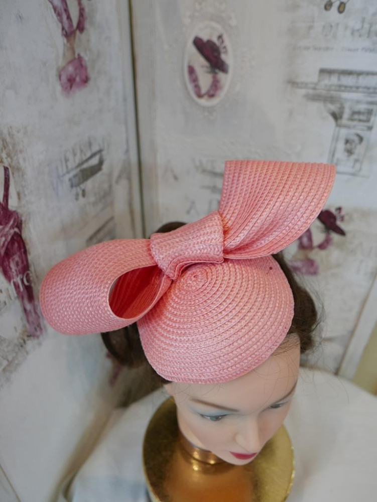 Morelowy róż, letni fascynator