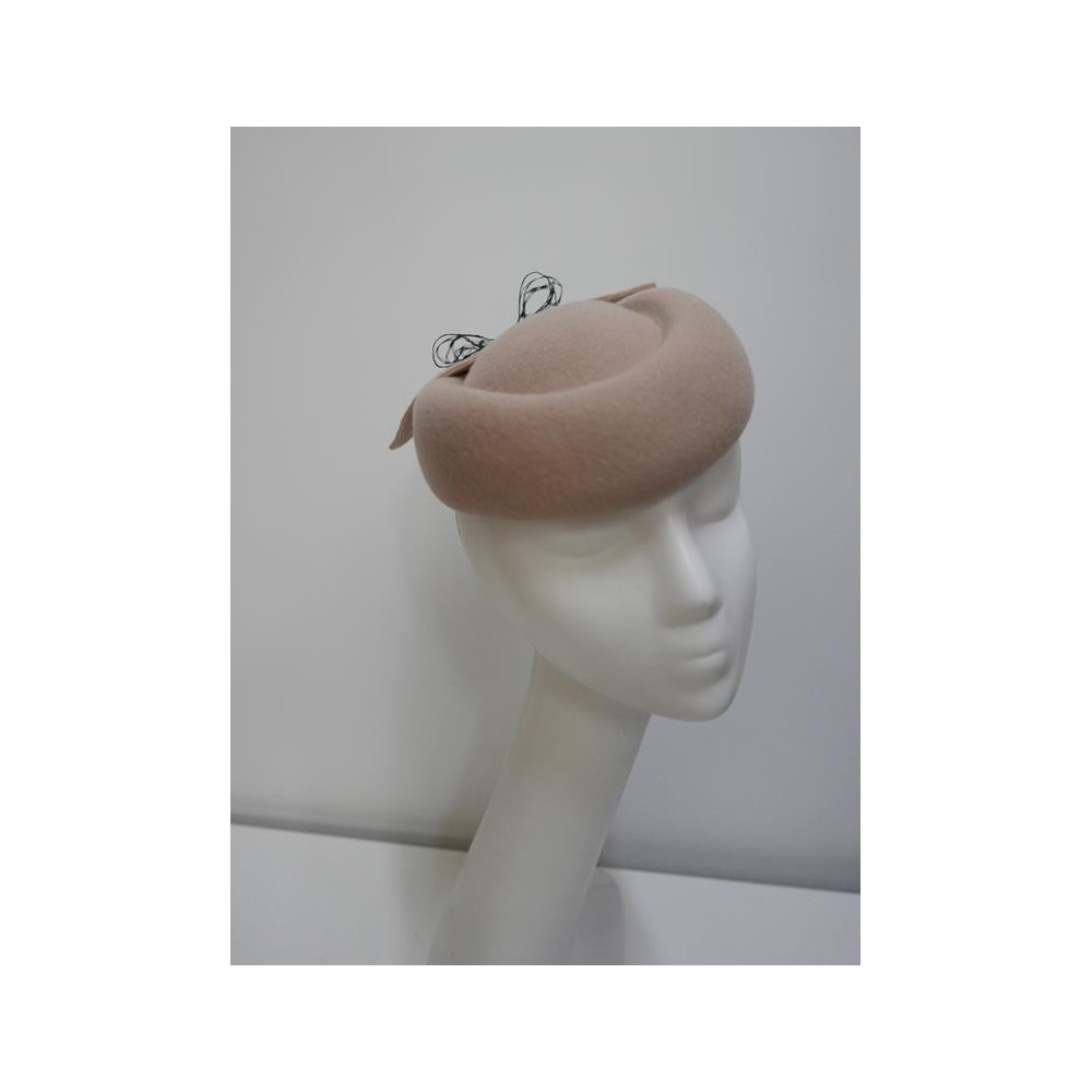 Taylor beżowy toczek filcowy