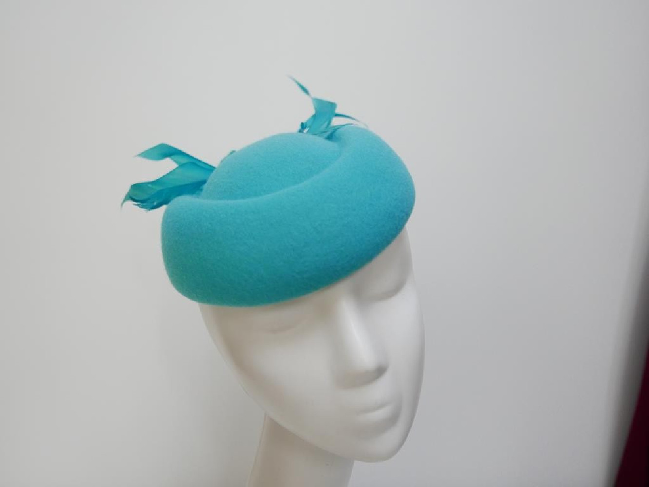 Taylor jasny turkus toczek filcowy