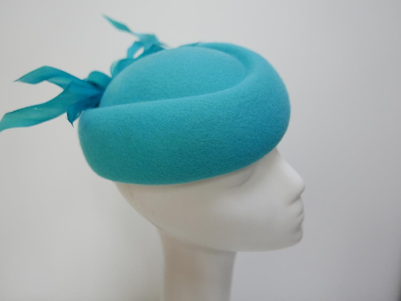 Taylor jasny turkus toczek filcowy