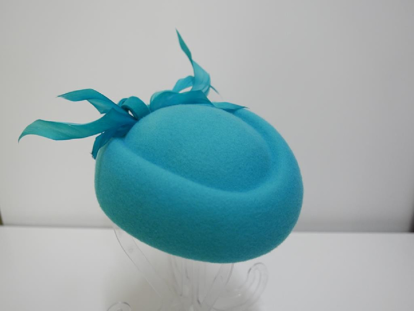 Taylor jasny turkus toczek filcowy