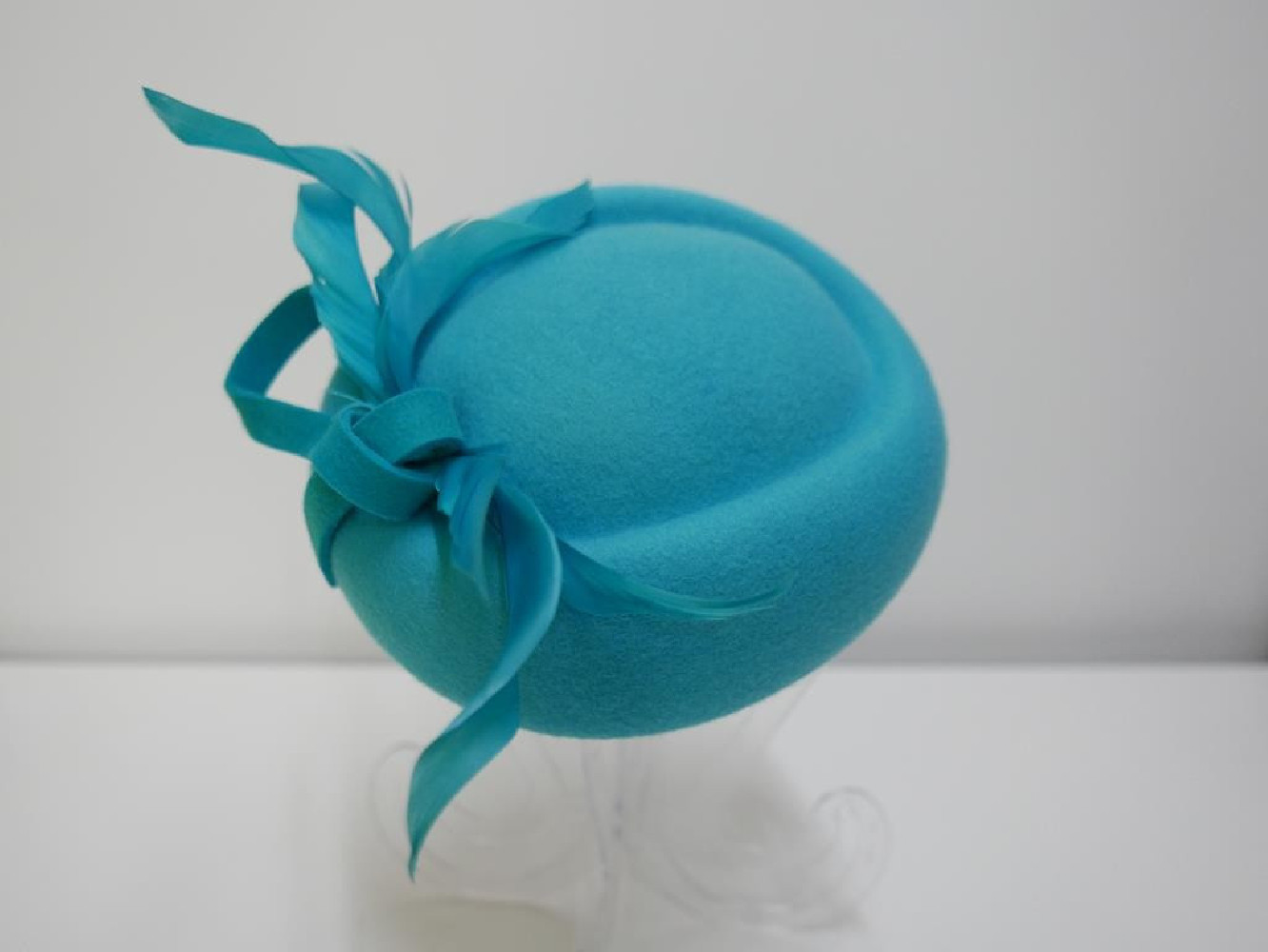 Taylor jasny turkus toczek filcowy