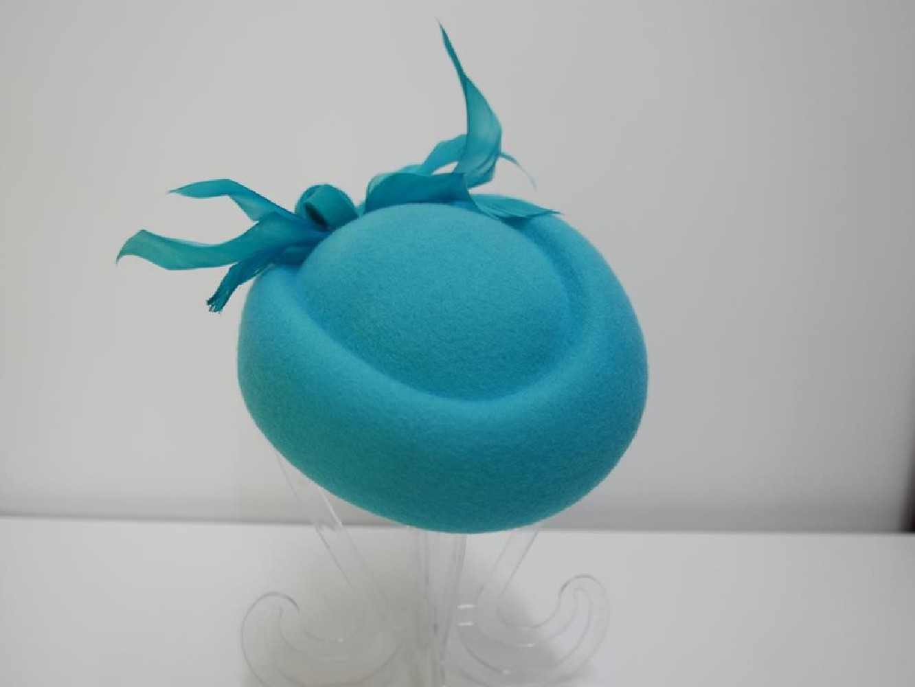 Taylor jasny turkus toczek filcowy