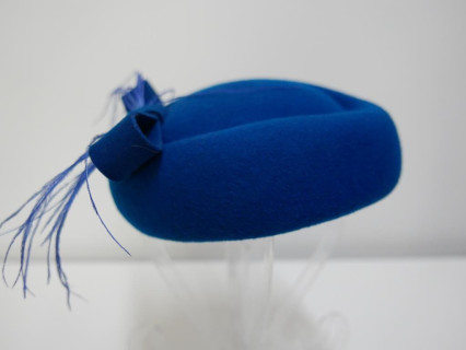 Taylor ciemny turkus toczek filcowy