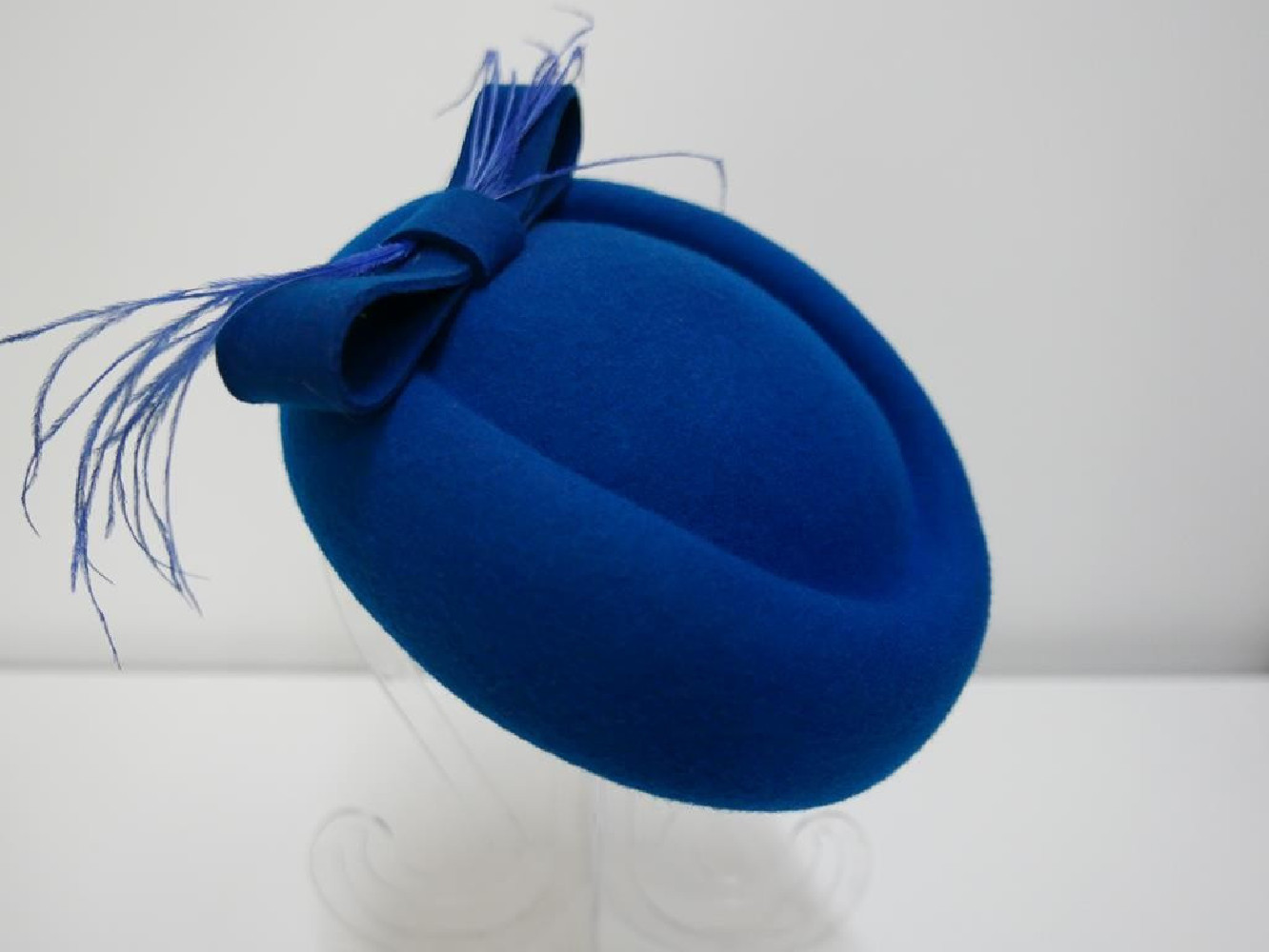 Taylor ciemny turkus toczek filcowy