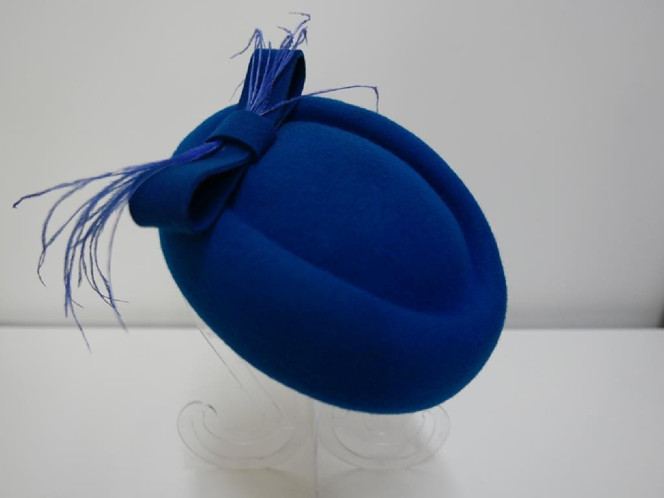 Taylor ciemny turkus toczek filcowy