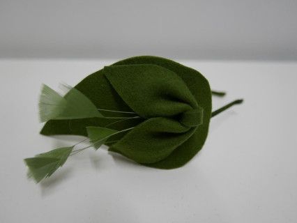 Oliwkowy fascynator filcowy na przepasce