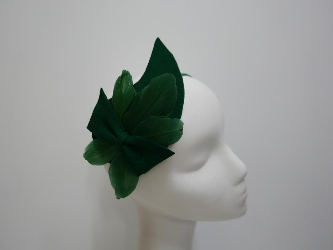Soczysta zieleń fascynator filcowy na przepasce