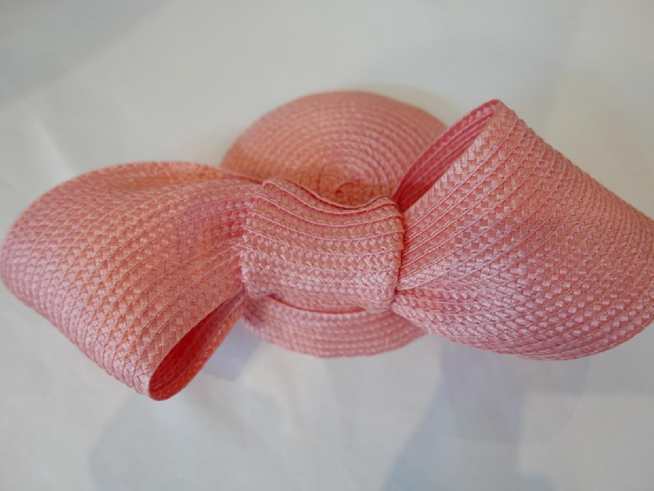 Morelowy róż, letni fascynator