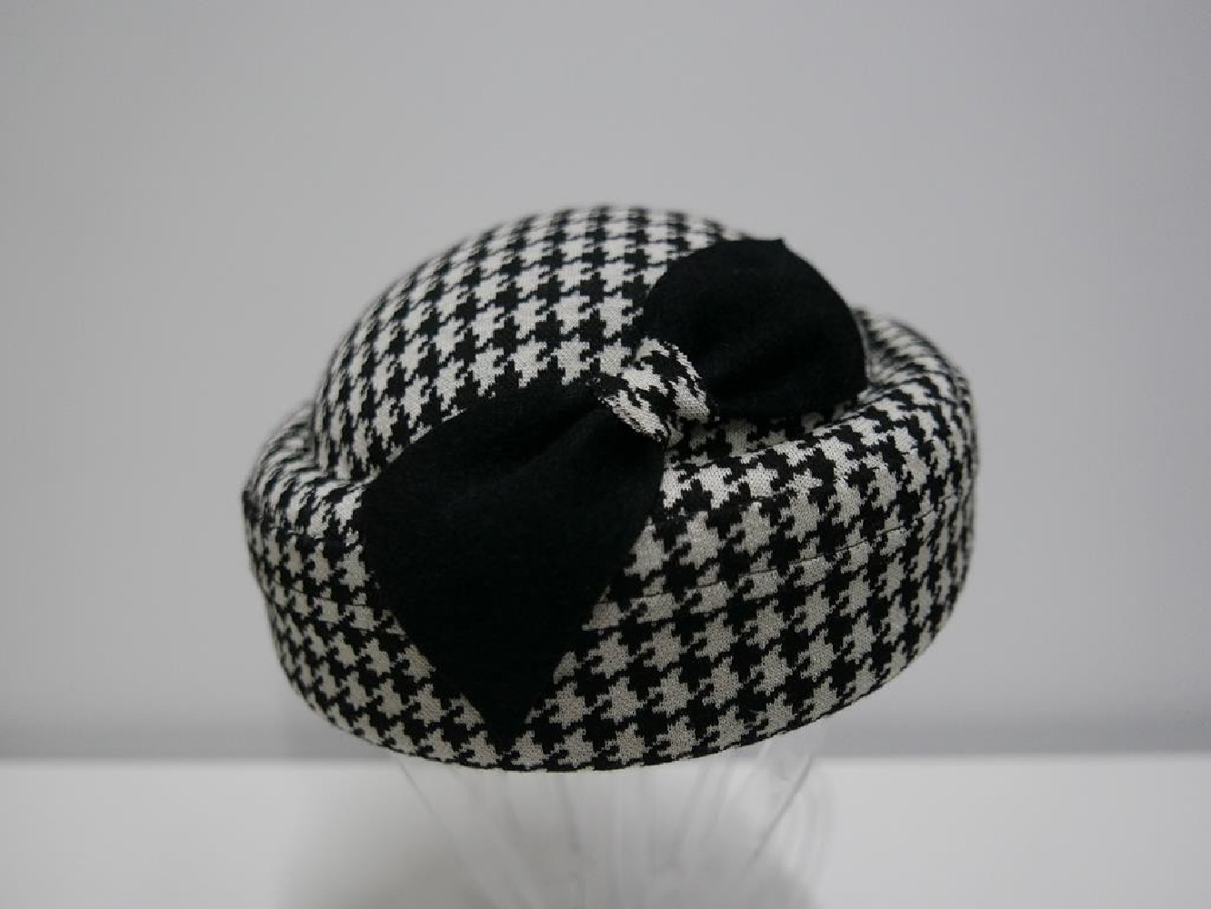 Inez pepitka kurza stopka toczek z dzianiny filcowy