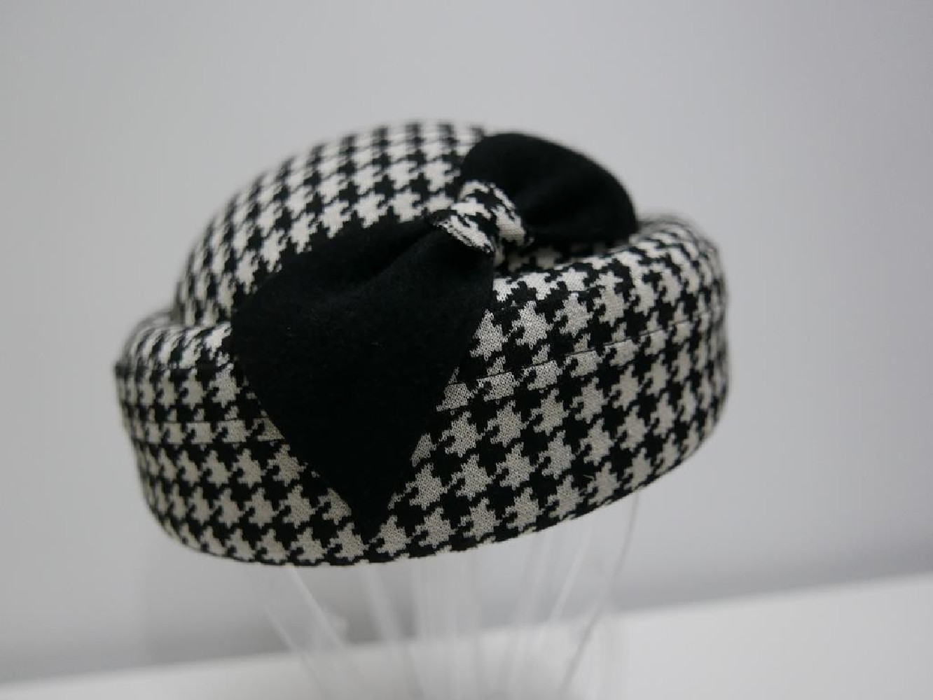 Inez pepitka kurza stopka toczek z dzianiny filcowy