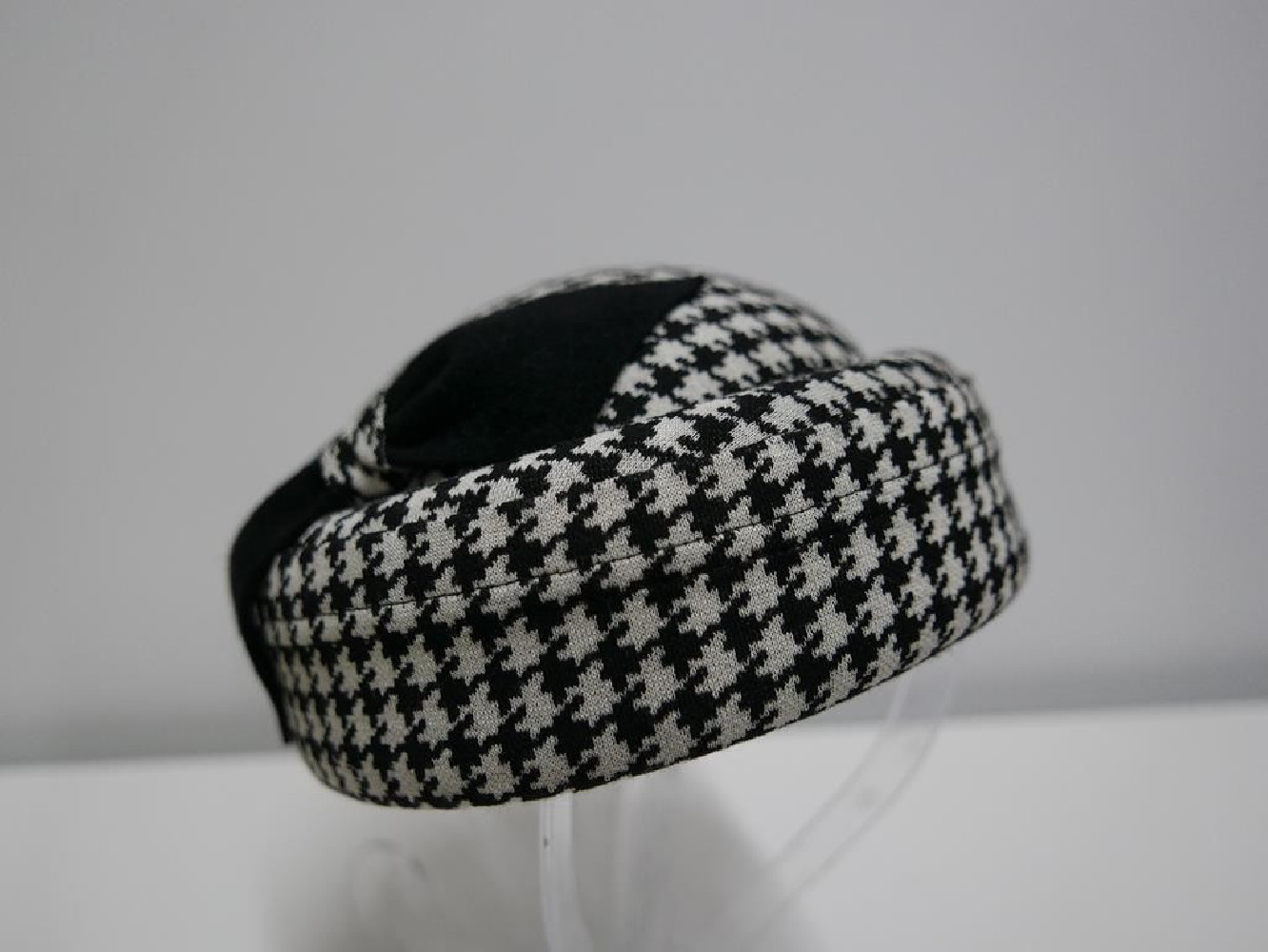 Inez pepitka kurza stopka toczek z dzianiny filcowy