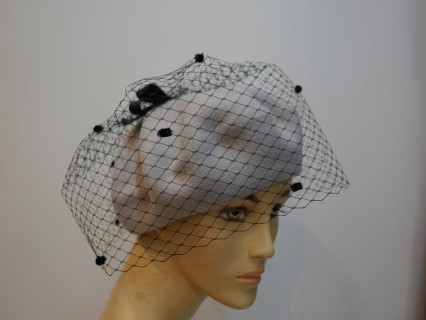 Szary beret dzianina wełna z woalką