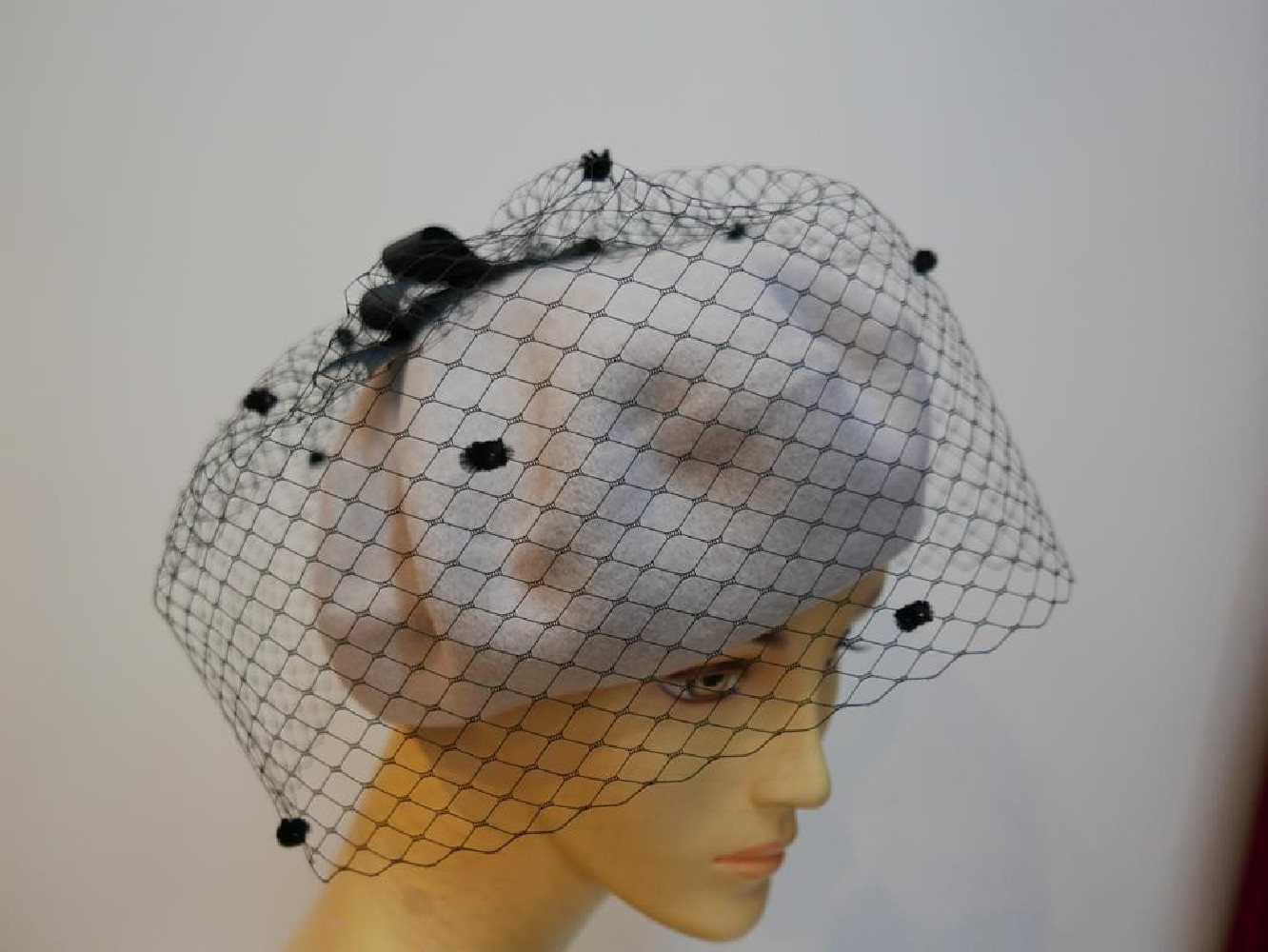 Szary beret dzianina wełna z woalką