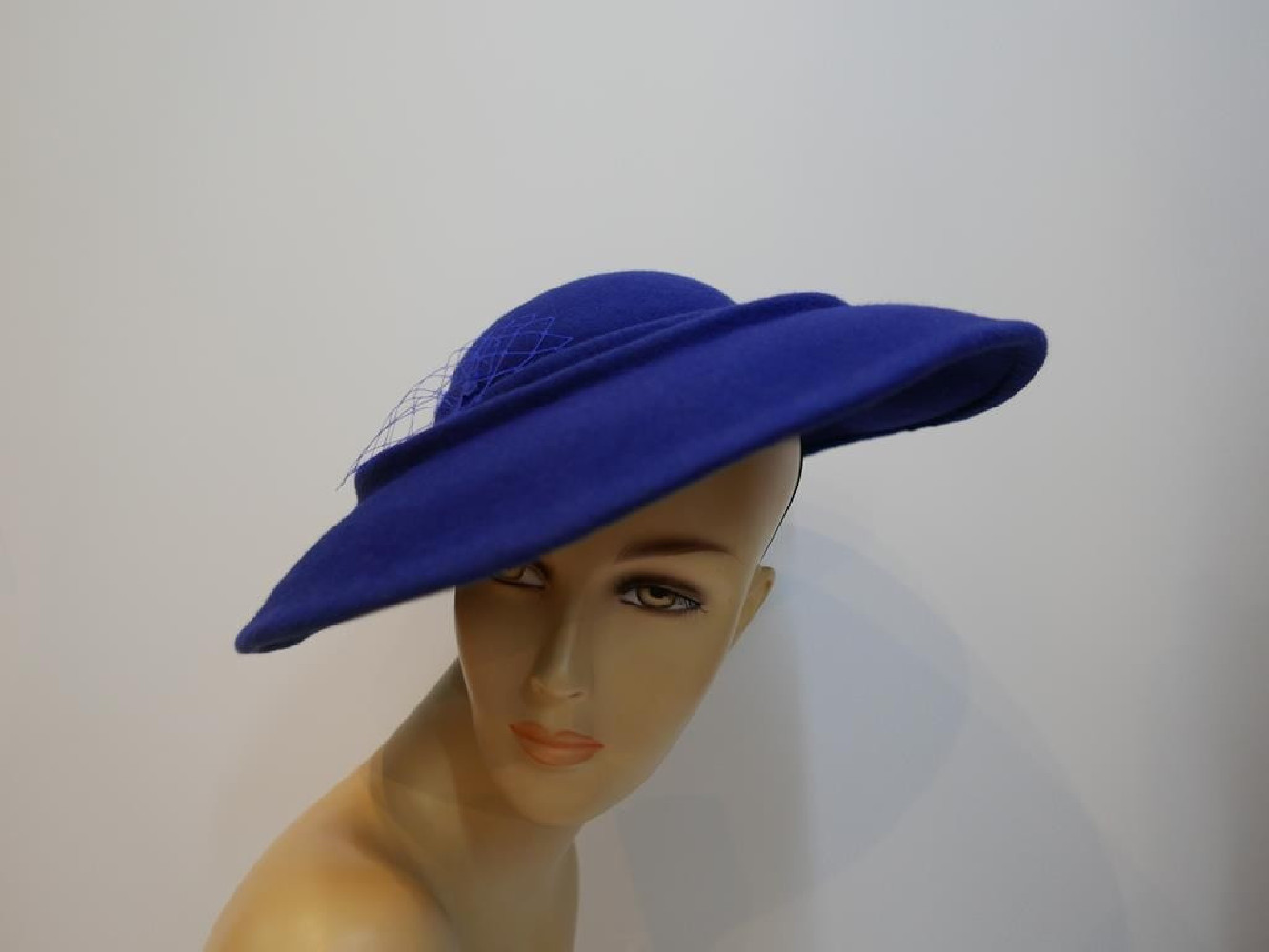 Coco szafirowy kapelusz dysk filcowy