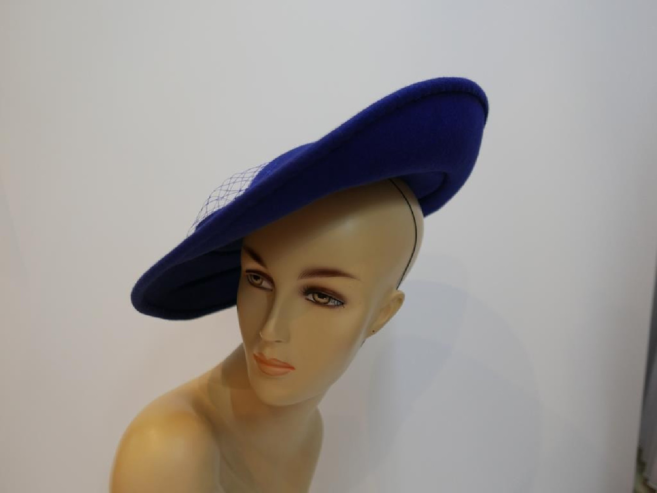 Coco szafirowy kapelusz dysk filcowy