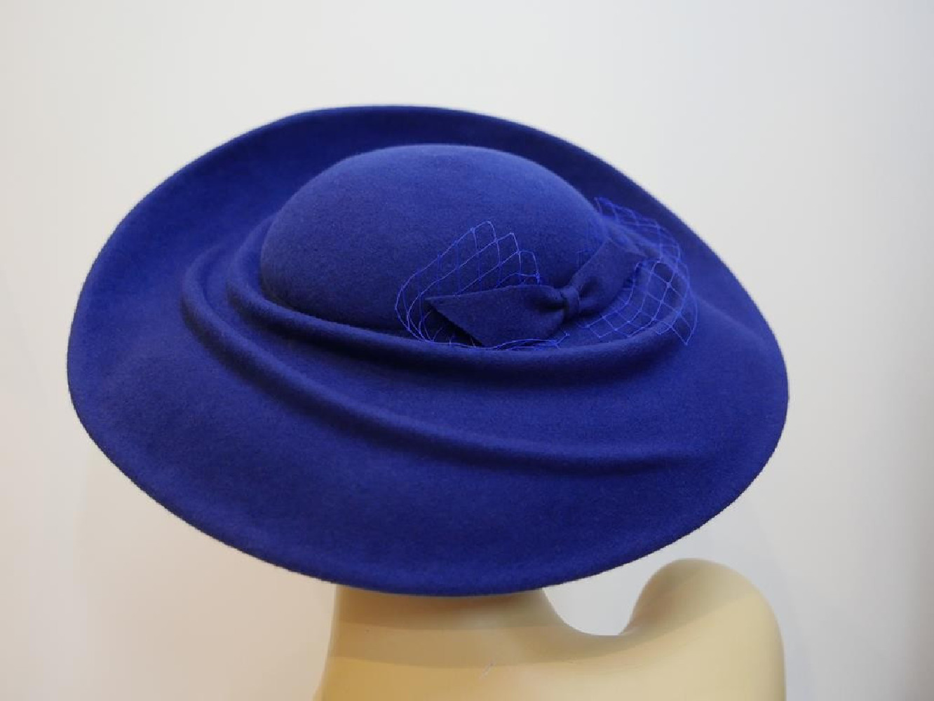 Coco szafirowy kapelusz dysk filcowy