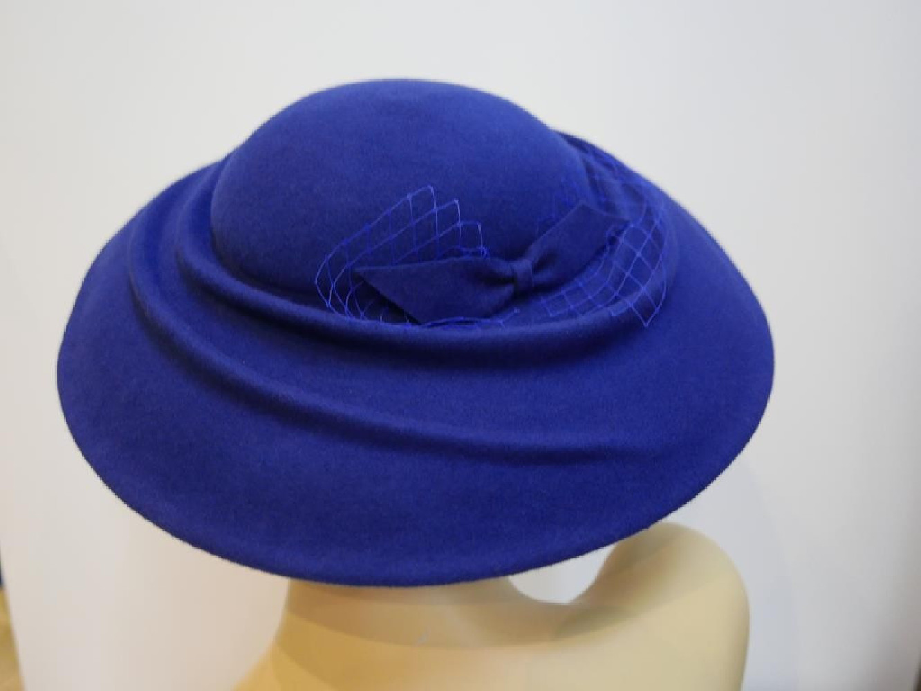Coco szafirowy kapelusz dysk filcowy