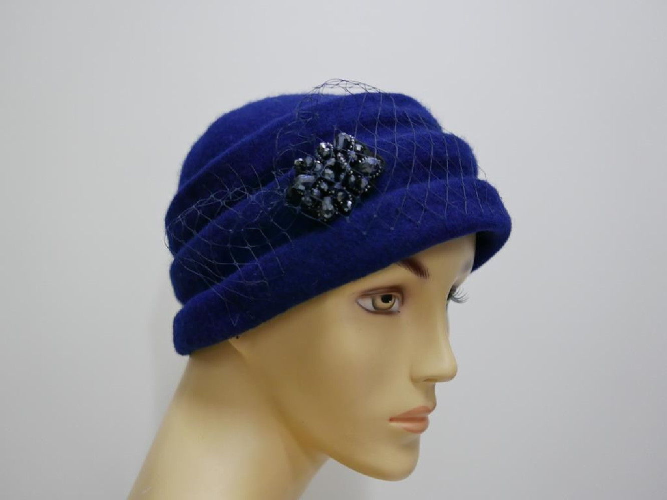Granatowy toczek czapka dzianina wełniana z woalką