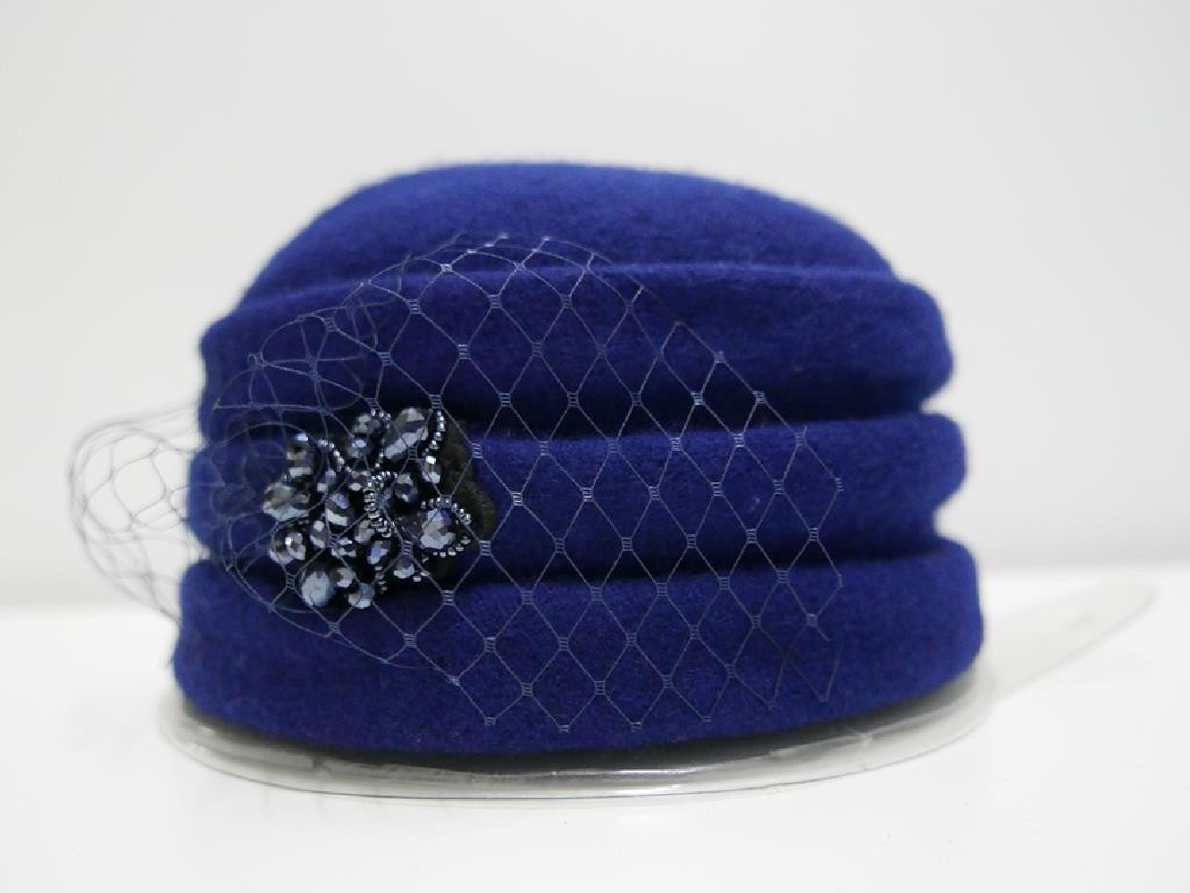 Granatowy toczek czapka dzianina wełniana z woalką