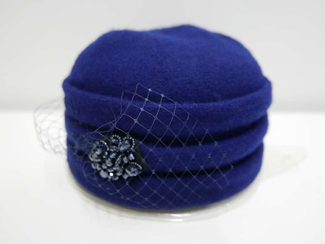 Granatowy toczek czapka dzianina wełniana z woalką
