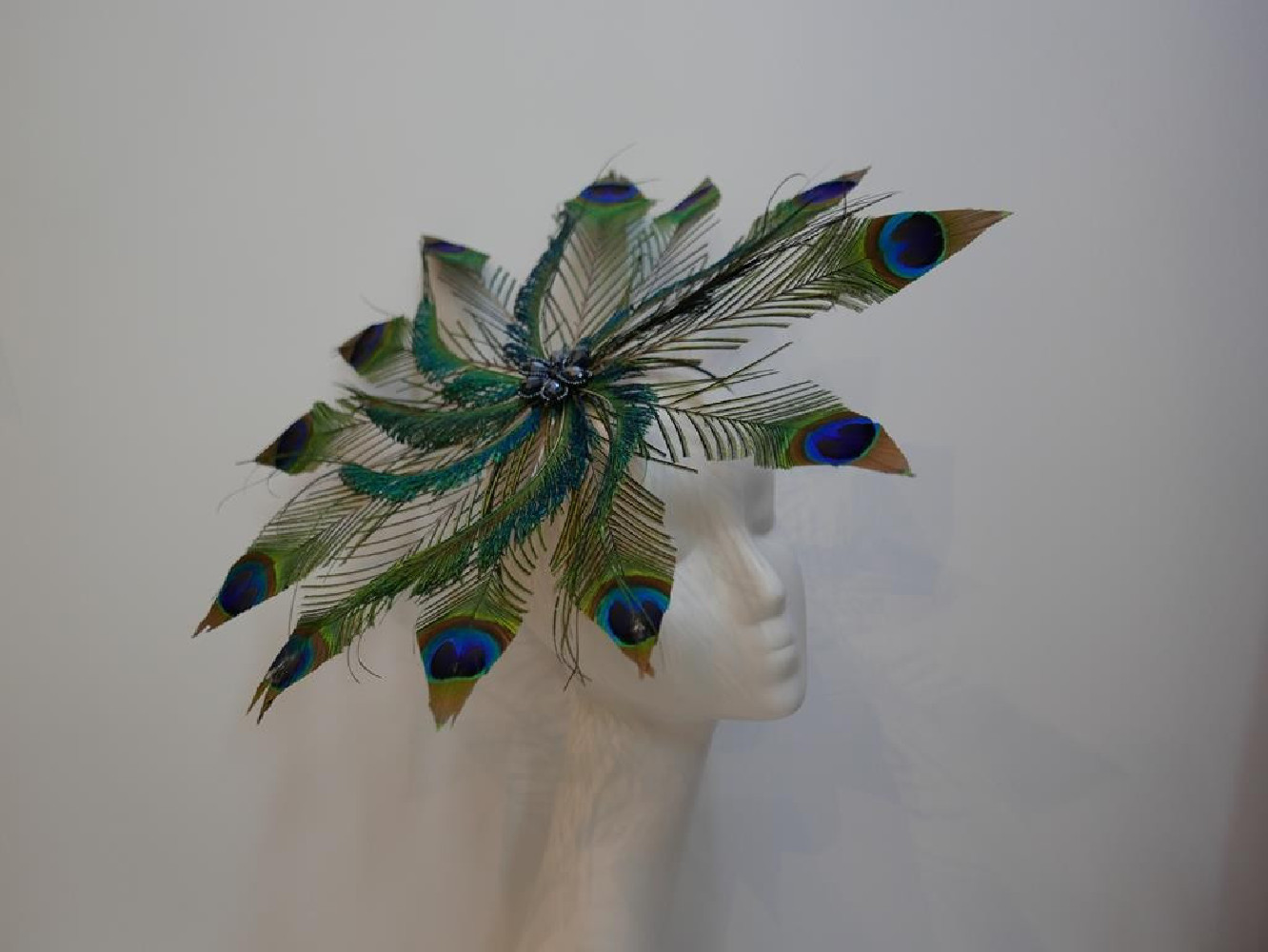 Pawie pióra fascynator ascot derby