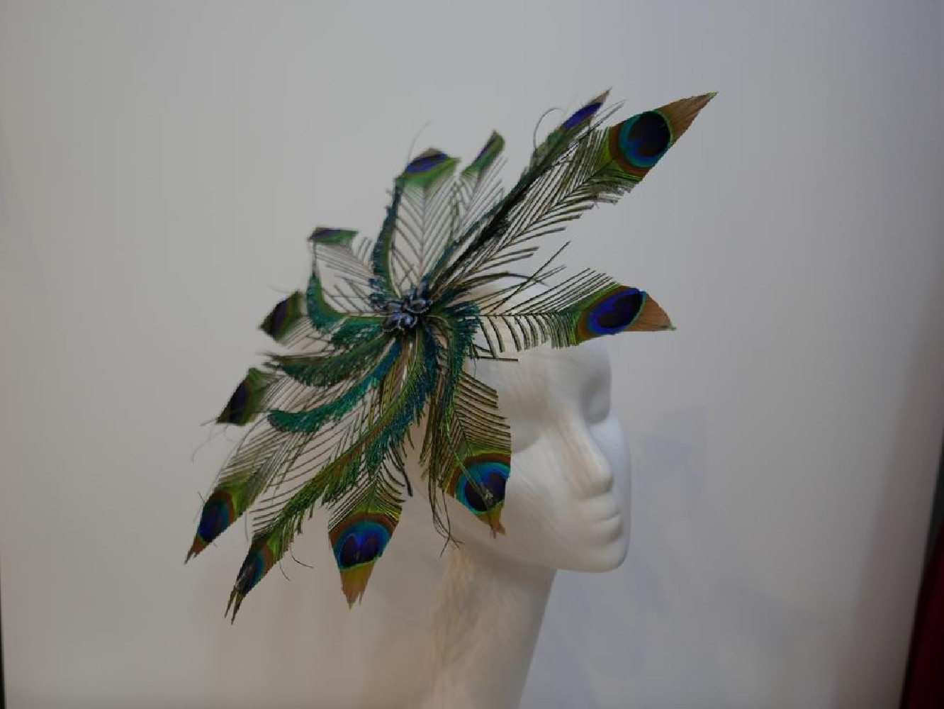 Pawie pióra fascynator ascot derby