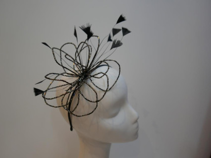 Blask opalizująca benzynka fascynator ze szkła z piórami