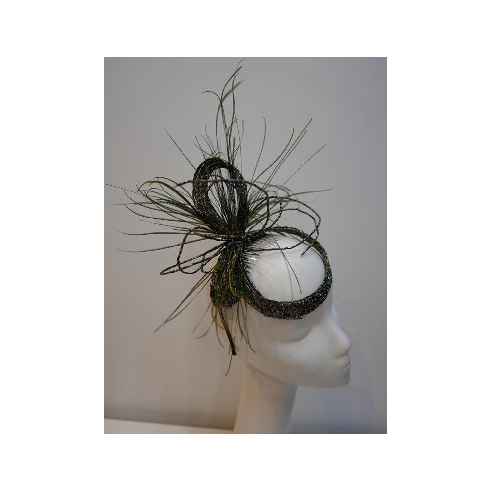 Blask opalizująca benzynka fascynator ze szkła z piórami