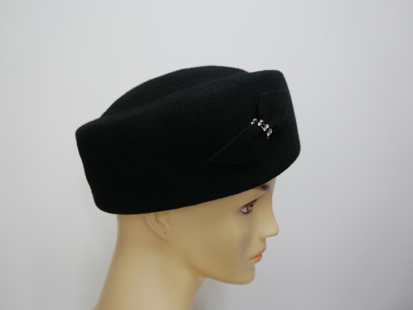 Jacqueline- czarny toczek filcowy 55-57 cm