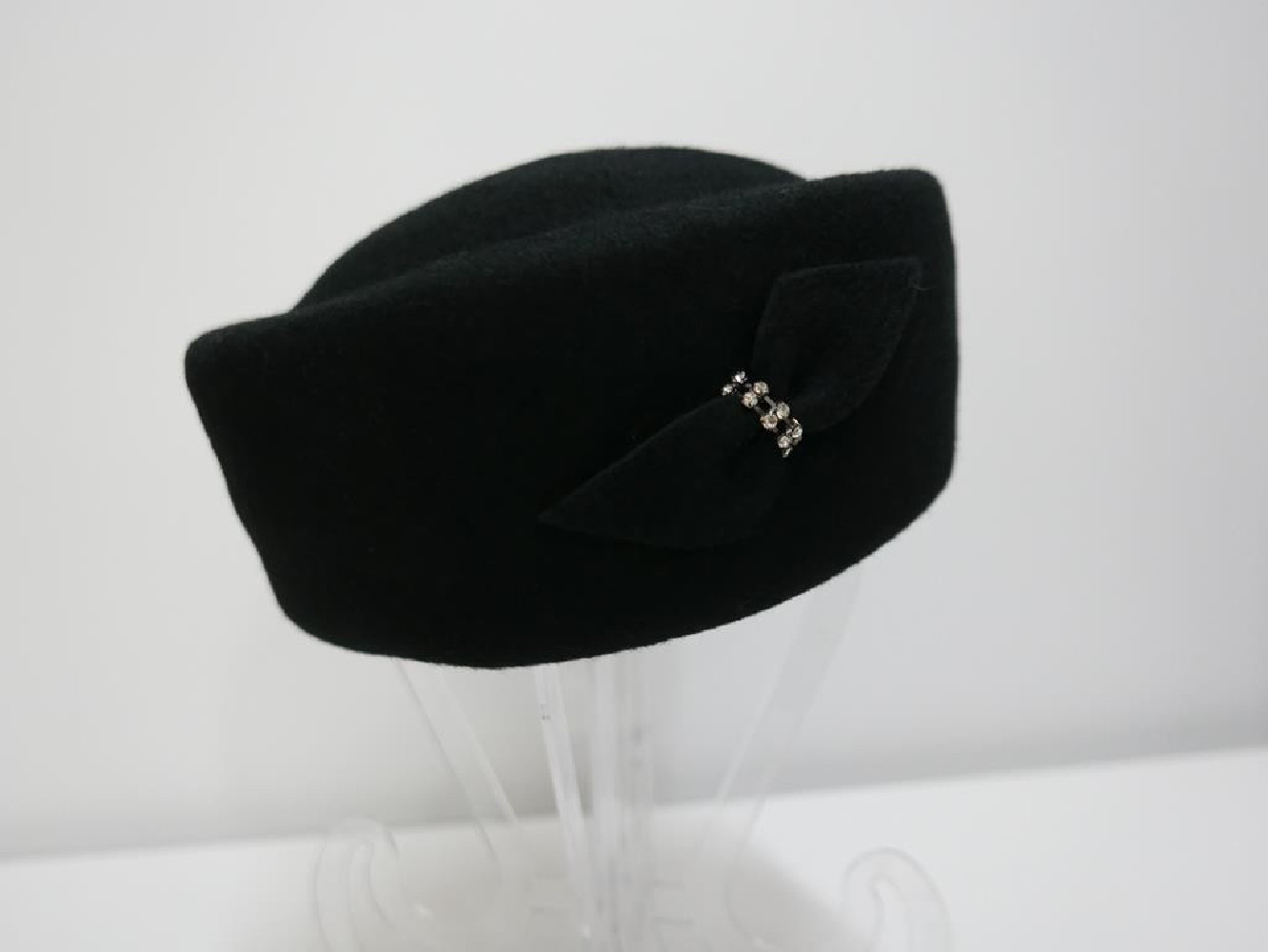 Jacqueline- czarny toczek filcowy 55-57 cm