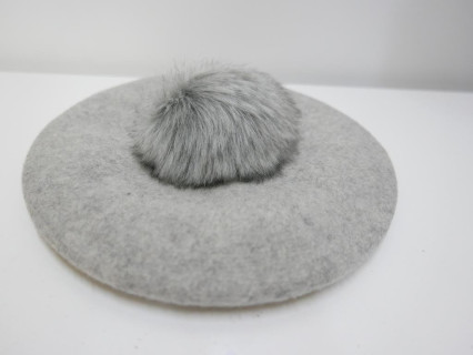 Szary melanż beret dzianina wełna z pomponem z futra