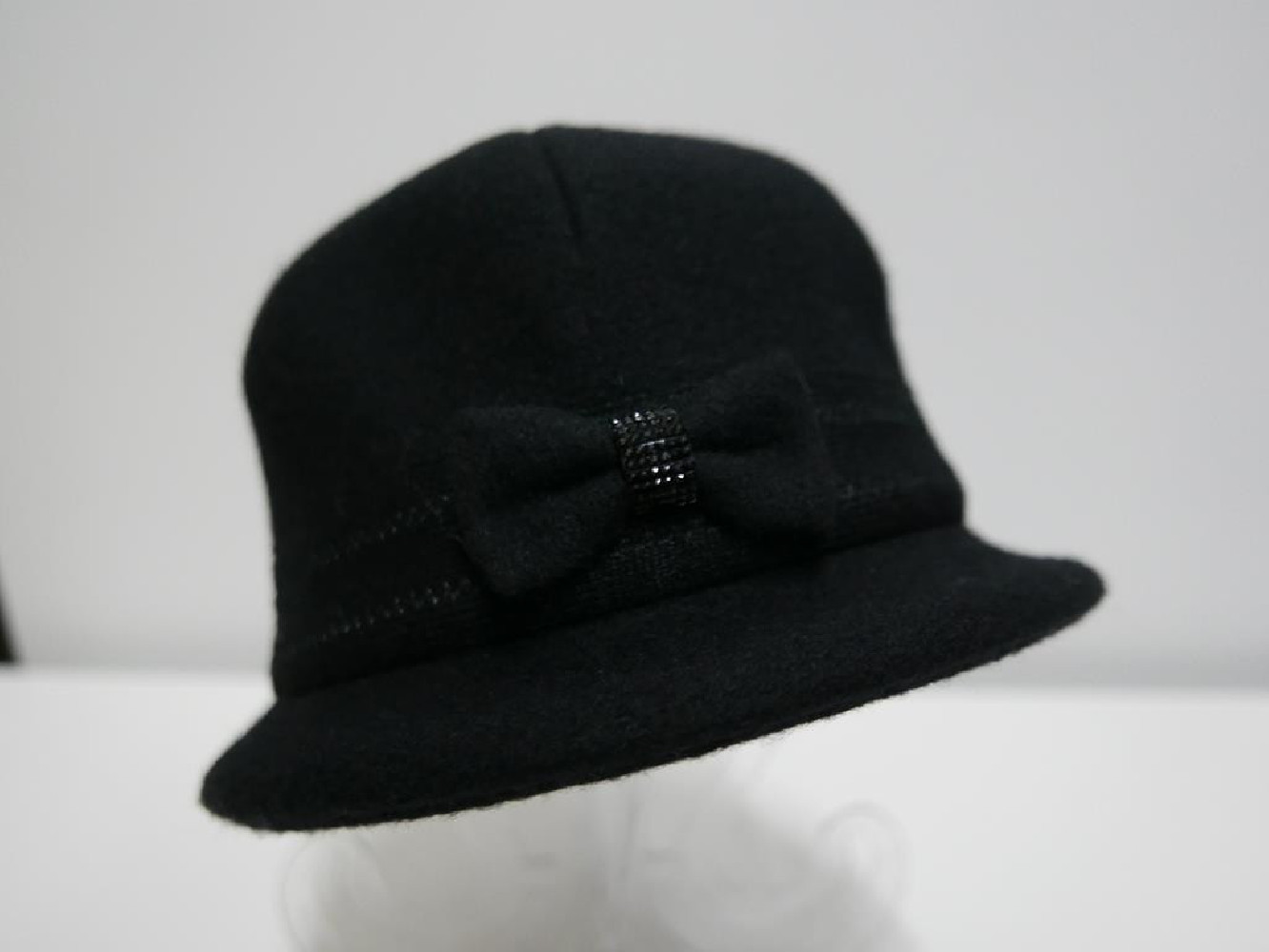 Czarny kapelusz czapka tkanina do 58 cm regulowany