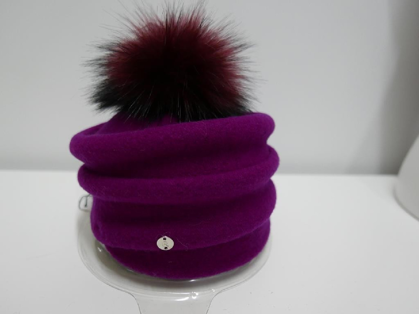 Fuksja czapka dzianina wełna 100%