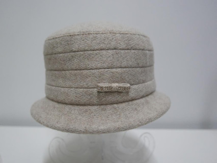 Beżowy kapelusz czapka tkanina do 58 cm regulowany