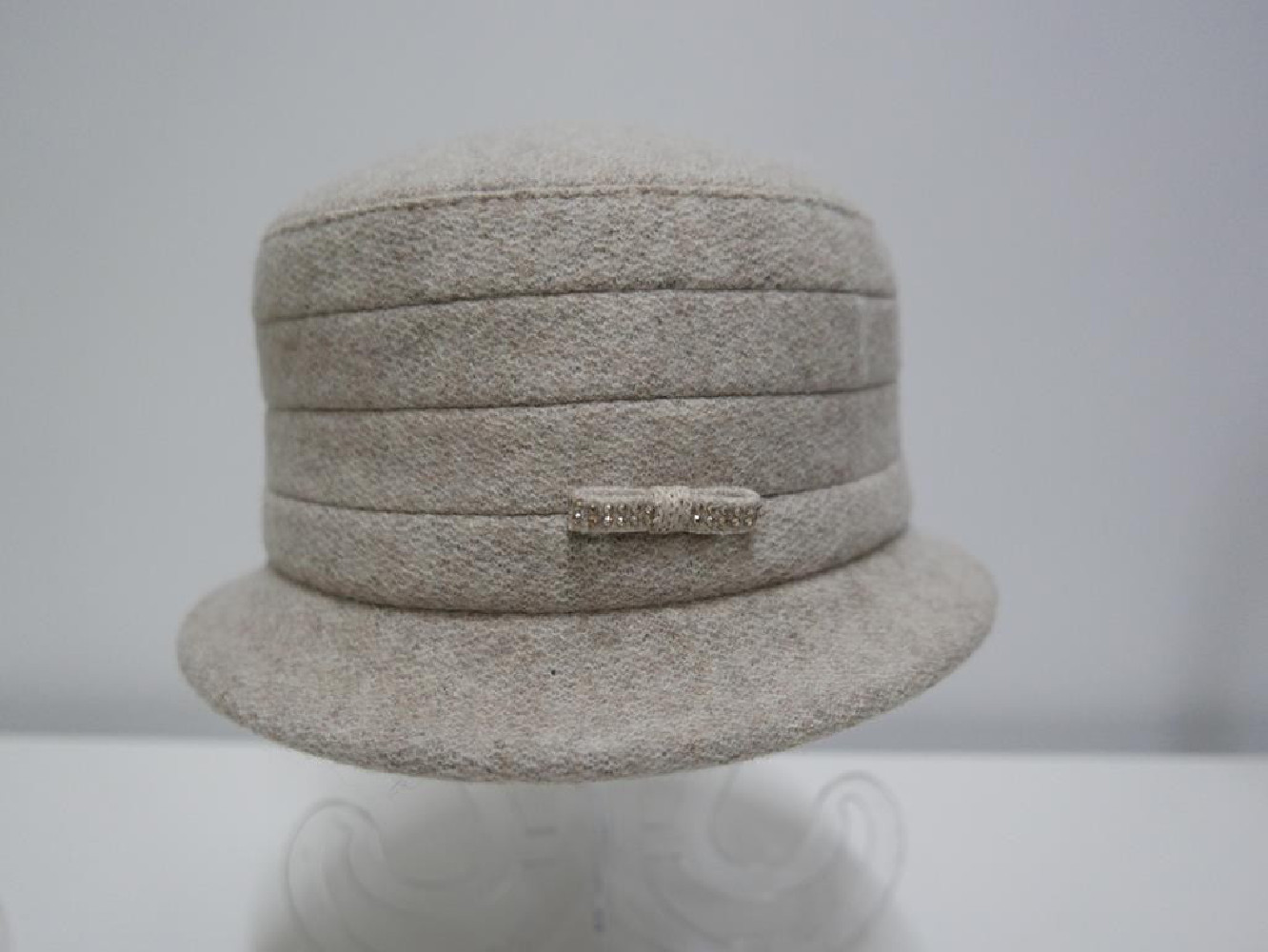 Beżowy kapelusz czapka tkanina do 58 cm regulowany