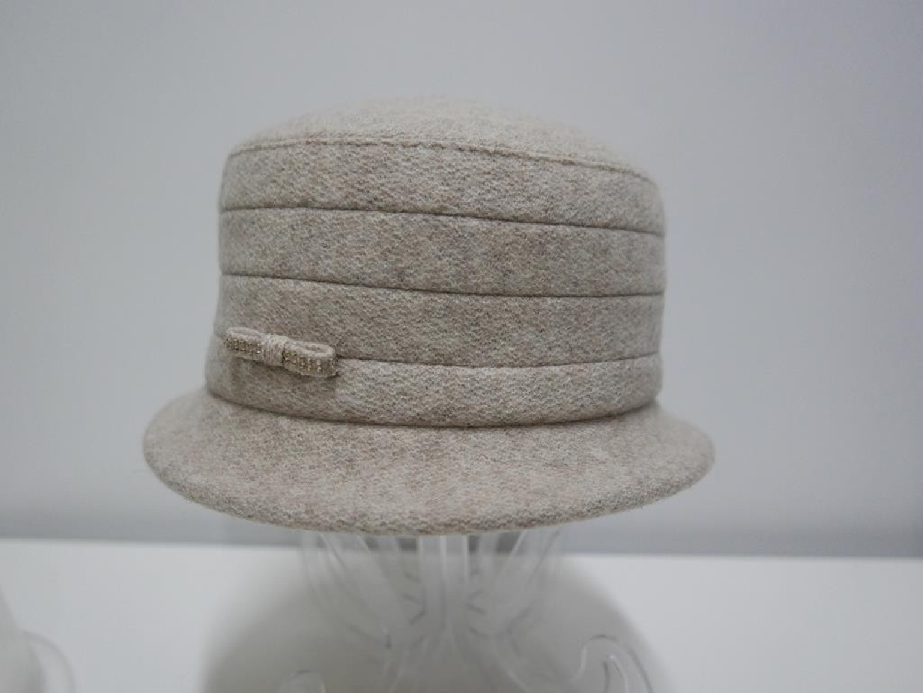 Beżowy kapelusz czapka tkanina do 58 cm regulowany