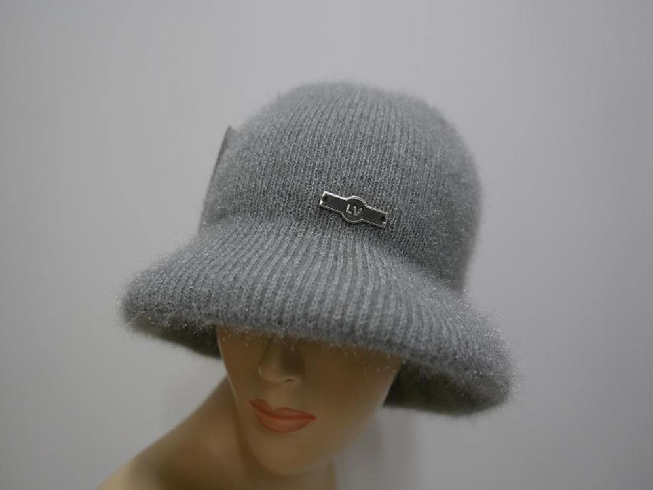 Szara czapka z rondem