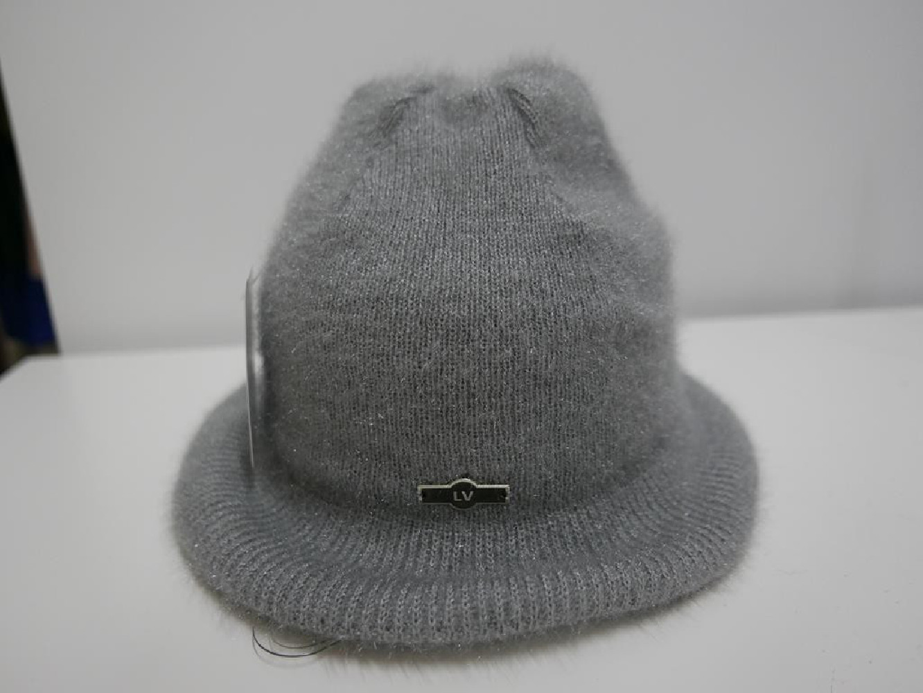 Szara czapka z rondem