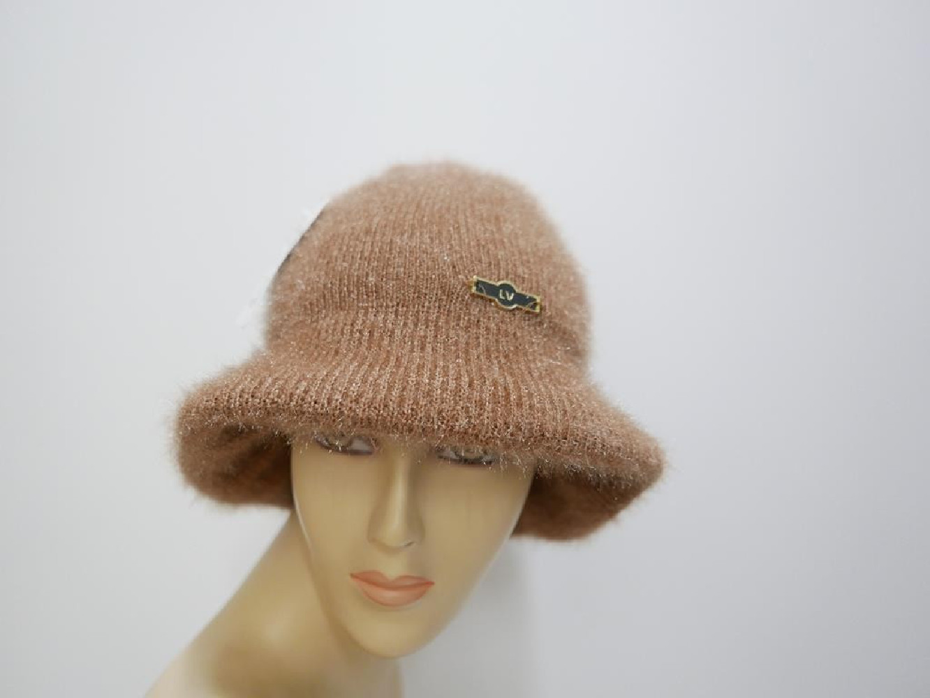 Beżowa czapka z rondem