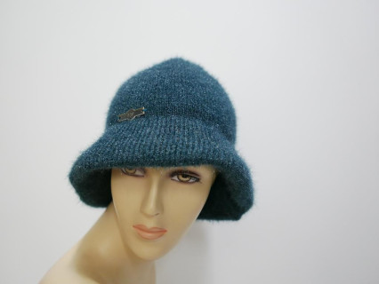 Zielona czapka z rondem