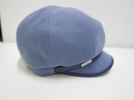 Niebieski kaszkiet z eko skórą 55-56 cm regulowany