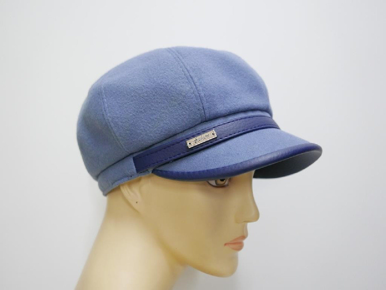 Niebieski kaszkiet z eko skórą 55-56 cm regulowany