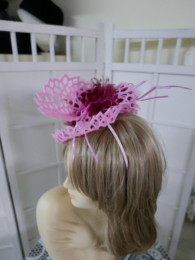 Zaszalej różowo bordowy fascynator na przepasce