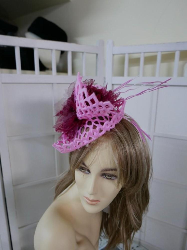 Zaszalej różowo bordowy fascynator na przepasce